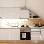 Suite In Cozy Apartment In Chiado In Shared House